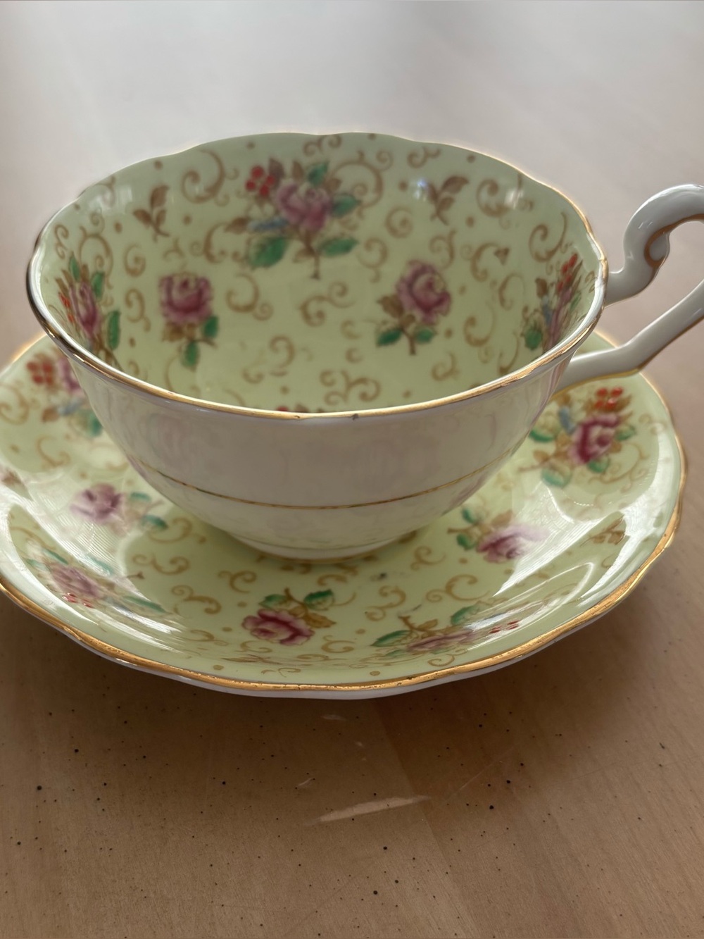 VICTORIA “English Rose” Teacup & Saucer. Bone China Made In England. Fast Ship.